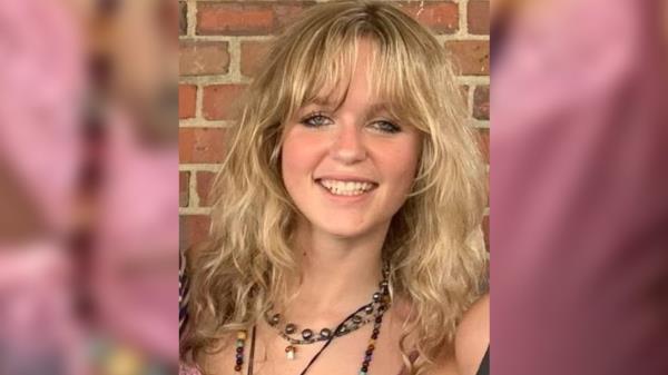 田纳西州一名大学生的女儿被流弹击中身亡，父母大声疾呼